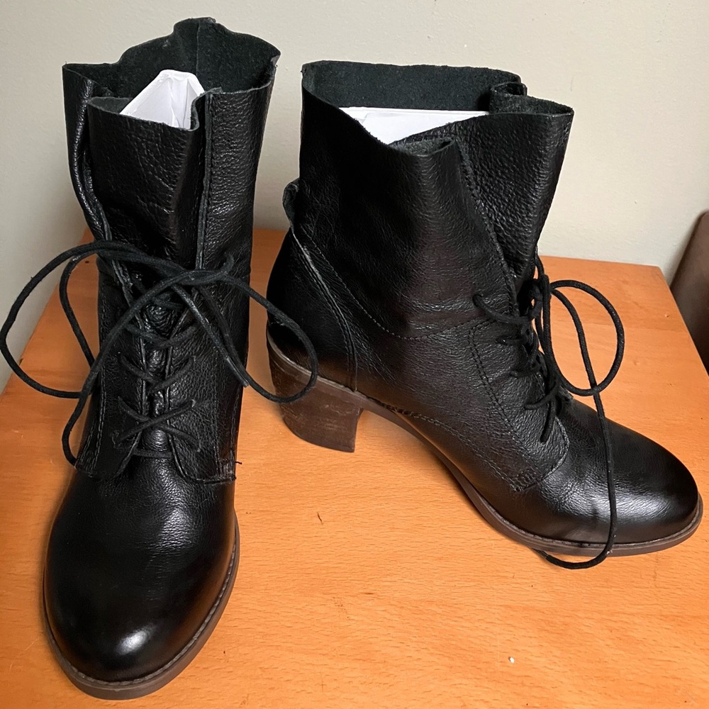 Steve Madden Black Lace Up Boots